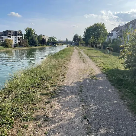 Cosy On Strasbourg Tramway Line And Canal - Confortable Sur Ligne Tram Strasbourg Et Canal *